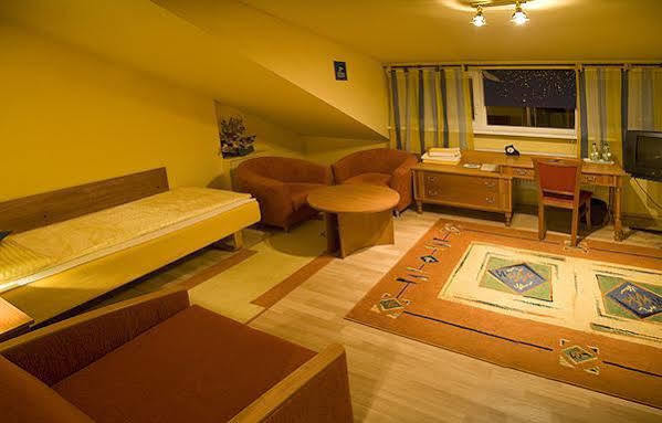 Pokoje Goscinne Akropol Poznań Exteriör bild